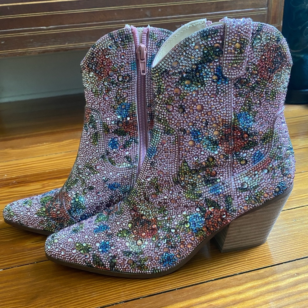 Betsey Johnson Diva Floral Rhinestone Embellished Cowgirl Ankle Boots Size 7